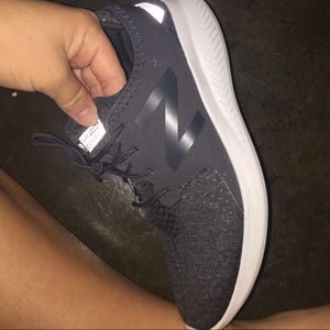New balance grey tennis shoes